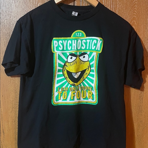 Gildan Other - Gildan Black Tee with Green and Yellow Graphic